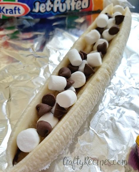 Easy Desserts For Kids, Banana Boats, Campfire Desserts, Crafty Morning, Camping Snacks, Brownie Desserts, Banana Boat, Campfire Food, Oreo Dessert