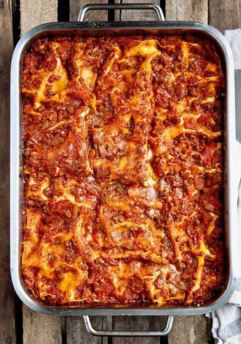 Pioneer Woman Lasagna Recipe, Ree Drummond Lasagna, Pioneer Woman Lasagna, Pioneer Woman Recipes Dinner, Lasagna With Cottage Cheese, Beef Lasagna Recipe, Delicious Lasagna, Cheese Noodles, Ree Drummond Recipes