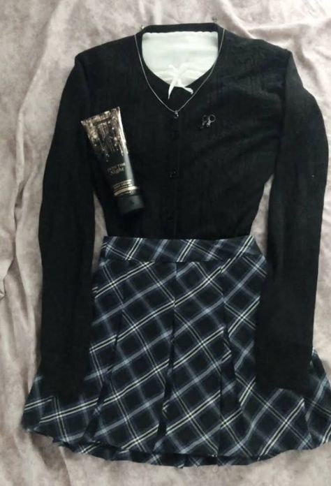 School Outfit Coquette, Coquette Snapchat Outfits, Coquette Business Outfit, School Outfits Formal, Coquette Outfit For School, Tuition Outfit, Coquette Academia Outfit, Coquette Outfit School, Dark Feminine Outfits For School