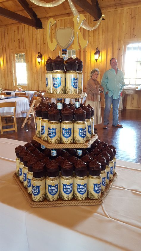 A cupcake & beer tower- even better! Drink Tower Birthday, Beer Cupcake Tower, Beer Cake Tower, Beer Bottle Cake, Beer Cakes, Beer Cupcakes, Beer Birthday Party, Alcoholic Treats, Cake Tower