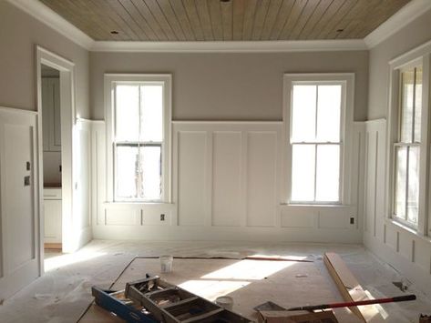 Wainscoting Ideas, Wainscoting Wall, Dining Room Wainscoting, Diy Wainscoting, Dining Room Remodel, Basement Bedrooms, Wall Trim, Wood Trim, Small Dining