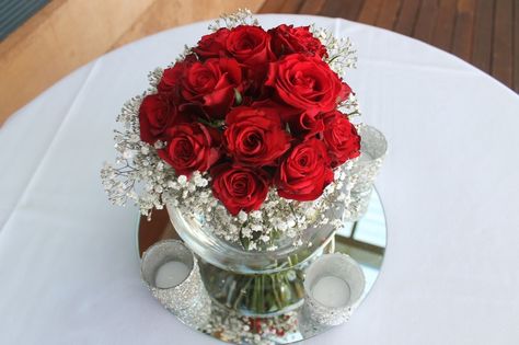 Fish Bowl Rose Centerpiece, Small Red Centerpieces, Fish Bowl Flower Arrangements, Cocktail Table Arrangement, Cocktail Table Centerpieces, Fishbowl Centerpiece, Christmas Centre Pieces, Red Quinceanera Ideas, Red Roses Centerpieces