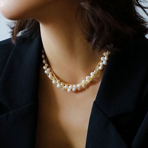 new arrival ~ Twining Chain Pearl Choker Gold Silver🆕 Detail: https://peetty.com/products/twining-chain-pearl-choker-gold-silver #peetty #jewelry #pearljewelry #baroquepearljewelry #uniquejewelry #minimaliststyle #jewelryonline #fashionjewelry #Necklace #newarrival Baroque Pearls Jewelry, Choker Gold, Pearl Choker, Baroque Pearls, Pearl Jewelry, Online Jewelry, Minimalist Fashion, New Arrival, Silver Gold