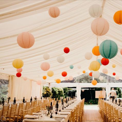 Garden Party Marquee Decorations, Marquee Wedding Reception Decoration, Simple Marquee Decoration, English Country Wedding Marquee, Marquee Wedding Uk, Summer Marquee Wedding, Wedding Marquee Decoration, Marquee Lights Wedding, Marquee Styling