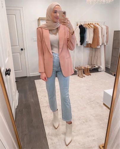 Withloveleena Outfits, Peach Blazer Outfit, Office Hijab, Outfit Kantor, Peach Outfit, Dressing Modestly, Peach Clothes, Stylish Office Wear, Peach Blazer