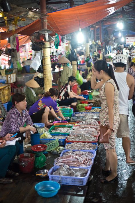 If You Love Seafood, You Should See This Market Tour of Cat Ba Island, Vietnam People In Market, Vietnam Market, Riverside Market, Cat Ba Island, Halong Bay Vietnam, Travel To Vietnam, Beautiful Vietnam, Beautiful Place In The World, Foreign Travel