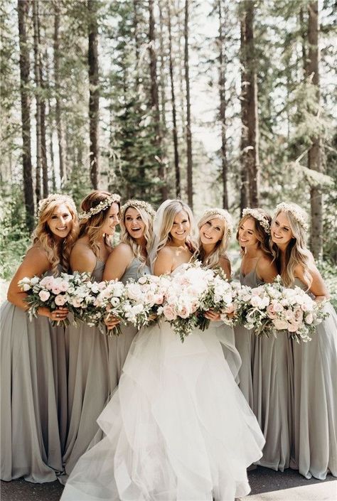 Wedding Picture Poses, Bridesmaids Photos, Summer Wedding Colors, Bridal Party Photos, Wedding Party Photos, Wedding Photos Poses, Foto Poses, Forest Wedding, Wedding Photo Inspiration