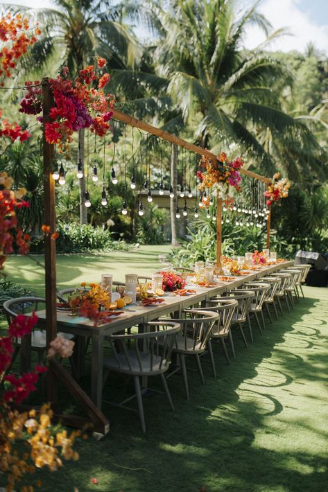 Vibrant Tropical Wedding, Tropical Reception, Island Style Wedding, Hawaiian Wedding Themes, Wedding Decor Aesthetic, Fairy Wedding Theme, Dinner By The Beach, Bali Flowers, Island Night