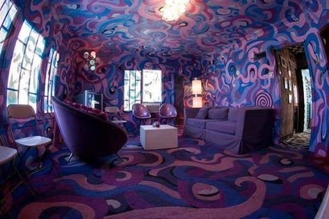 Rent a Psychedelic Room in the Kitschiest Silver Lake Apartment Ever For $700 Trippy House, Trip Room, Chill Out Room, Chambre Inspo, Hippie Room Decor, Hippy Room, Chill Room, Tumblr Rooms, Hippie Decor