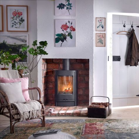 Channeling spring time with the Contura 810L in the cosiest cottage setting; adorned with flowers in full bloom. Dining Room Nook, Fire Ladder, Stove Installation, Water Plumbing, Ellipse Shape, Cast Iron Door, Closet And Bathroom, Stove Parts, Zen Room