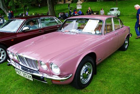 Pink - Yes Jaguar - Yes Car Aesthetic Girl, Jaguar Car Aesthetic, Pink Jaguar, British Cats, Jaguar Xjs, Jaguar Daimler, Jaguar Cars, Car Aesthetic, British Invasion