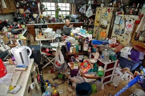 10 Photos of the Worst Home Offices, That Will Make You Feel Better About Yours - Core77 Clean House Motivation, Compulsive Hoarding, Australian Painters, Messy Room, Cleaning Motivation, Old Tv, The Floor, Clean Up, Clean House