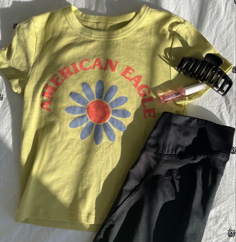 American Eagle Aesthetic, Aesthetic Claw Clip, Clean Girl Outfit, Glossier Lip, American Eagle Crop Top, Glossier Lip Gloss, American Eagle Outfits, Eagle Tee, Crop Top And Leggings