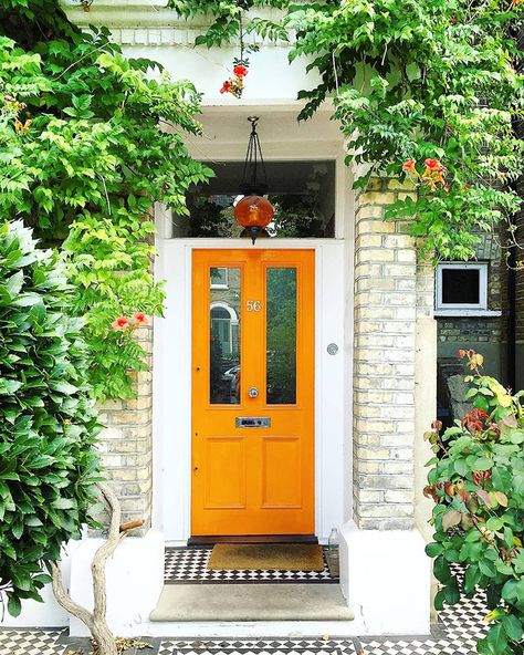 These 55 Charming Front Doors Around London Look Like They're Part Of Sets In A Wes Anderson Movie Orange Front Door, Orange Front Doors, Orange Door, Beautiful Front Doors, Front Door Paint Colors, Porte Cochere, Gorgeous Doors, Door Paint Colors, Painted Front Doors