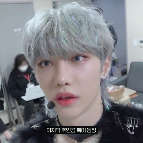 #straykids #felix #kingdom #kingdomlegendarywar #legendarywar #wolfgang #skz Gray Eyes, Kids Icon, Felix Stray Kids, Grey Hair, Silver Hair, Pretty People, Mario, Hair Color, On Twitter