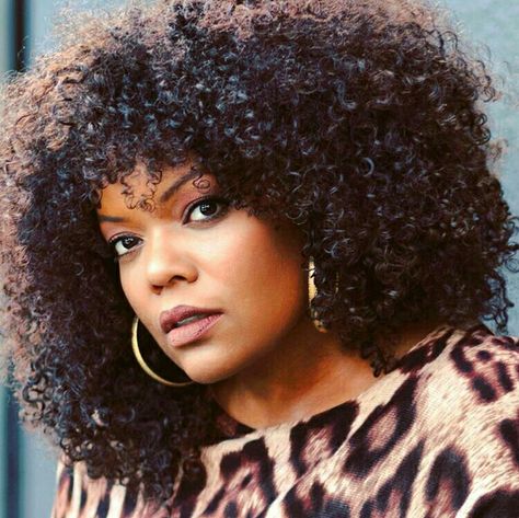 Yvette Nicole Brown Brown Natural Hair, Beauty Blogging, The Godmother, Nicole Brown, Most Influential People, Yvette Nicole Brown, Influential People, Black Music, Hair Crush