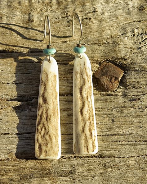 Naturally shed deer and elk antler jewelry - latest treasures www.womanwild.org Deer Horn Jewelry, Carving Bone, Antler Beads, Bullet Casing Jewelry, Deer Antler Crafts, Deer Antler Jewelry, Elk Ivory, Antler Ideas, Ivory Jewelry