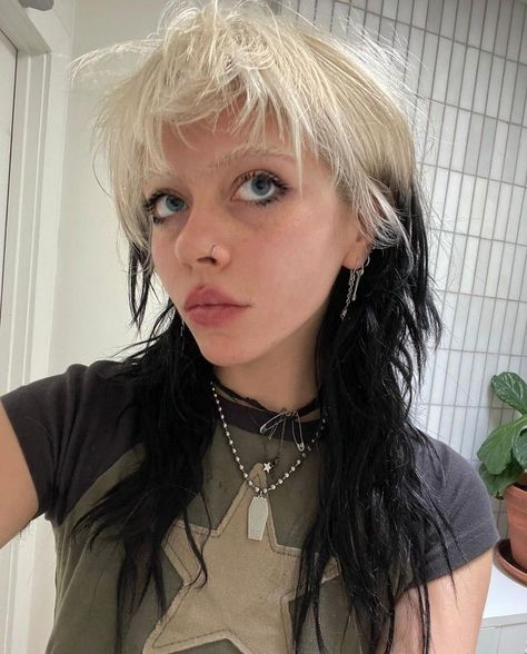 Bleached Blonde To Brunette, Bleached Shag Hair, Blonde Bangs On Dark Hair, Bleach Roots Black Hair, Sliver Highlight Hair, Unique Bleached Hair, Blond Bangs Brown Hair, Checkered Hair Color, Blonde Ghost Roots Black Hair