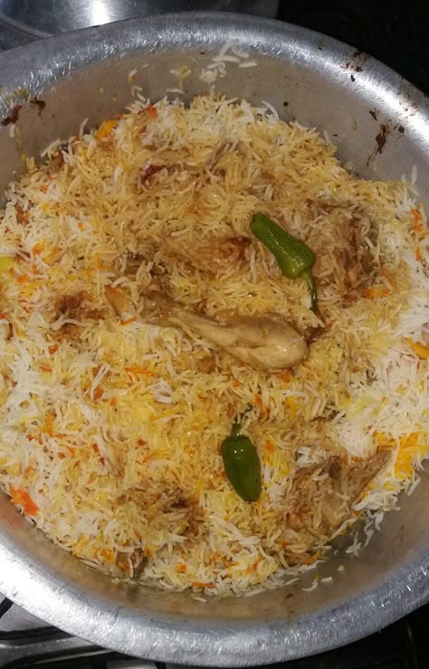 Biryani Snap, Gf Bf Hands Dp, Gf Bf Hands Dp Real, Delicious Food Image, Eating Food Funny, Food Snap, Bistro Food, Chicken Biryani, Beautiful Flowers Photography