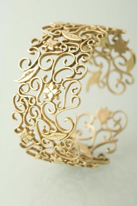 Arm Bracelets Upper, Floral Cuff, Filigree Bracelet, Arm Bracelets, Jewelry Bracelets Gold, Gold Armband, Pattu Saree, Bohemian Bracelets, Classic Jewelry