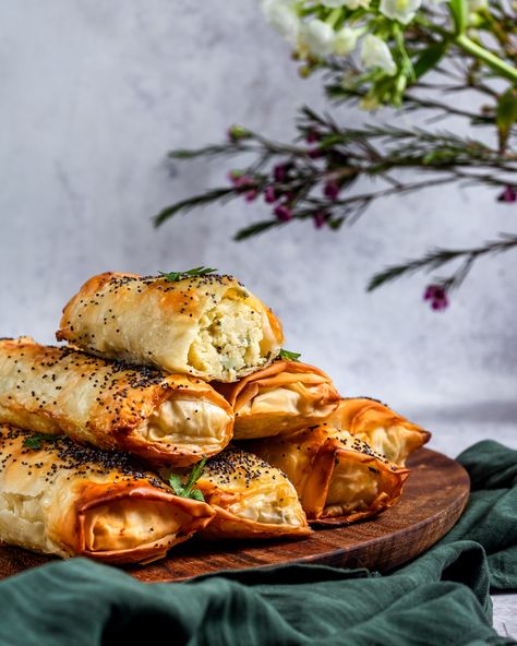 Spinach Rolls, Potato Pasta, Vegan Potato, Phyllo Dough, Eastern Cuisine, Cozy Meals, Middle Eastern Recipes, Turkish Recipes, How To Make Salad