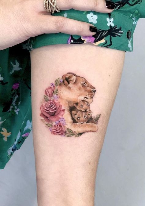 60+ Super Cute Tattoo Ideas For Everyone - TheTatt Lioness And Cub Tattoo, Mutterschaft Tattoos, Tatuaje Cover Up, Motherhood Tattoos, Cubs Tattoo, Lioness Tattoo, Mommy Tattoos, Mother Tattoos, Geniale Tattoos