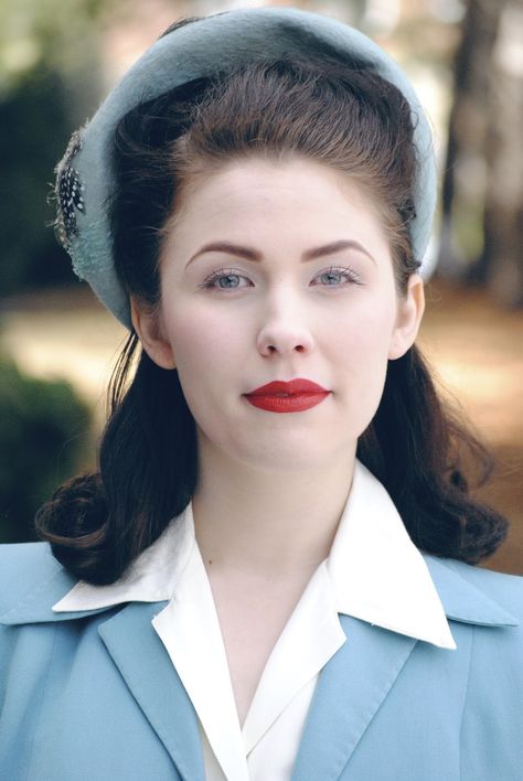 This is one of the more historically accurate 40s looks I've seen. 40s Makeup, 1940s Makeup, Historical Makeup, Mary Costume, Kathleen Robertson, Parties Themes, 1940s Looks, 40s Hairstyles, Pinup Vintage