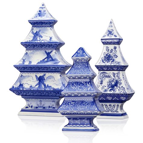 PRICES MAY VARY. The Package Includes: you will receive 3 pieces of chinoiserie porcelain Christmas trees in different styles, they feature a classic blue and white chinoiserie pattern, making them creative Christmas decorations, bringing lasting elegance to your holiday decorations Suitable Sizes: this ceramic tabletop Christmas tree comes in 3 different sizes, about 5.51 x 2.99 x 1.18 inches, 7.87 x 3.35 x 1.77 inches, 9.84 x 5.51 x 2.36 inches, mini Christmas trees are a fun and different way Tree For Christmas Village, Blue And White Christmas Tree, White Christmas Tree Decor, Country Style Christmas, Chinoiserie Ornaments, Small Christmas Trees Decorated, New England Christmas, Blue Christmas Tree Decorations, Christmas Village Decorations