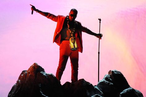 Kanye West Wallpaper, Kanye West Outfits, Fantasy Wallpaper, Dark And Twisted, Beauty Wallpaper, Chain Fashion, Concert Photography, Hip Hop Culture, Computer Wallpaper