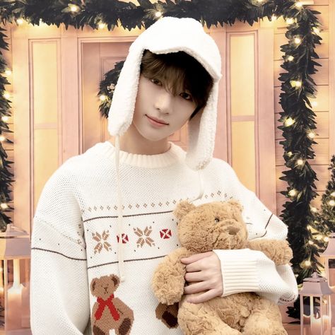 Beomgyu Bear Cardigan, Beomgyu Sweater, Beomgyu Christmas, Beomgyu Bear, Moa Membership, You Are My Treasure, Bad Songs, Choi Beomgyu, Txt Beomgyu