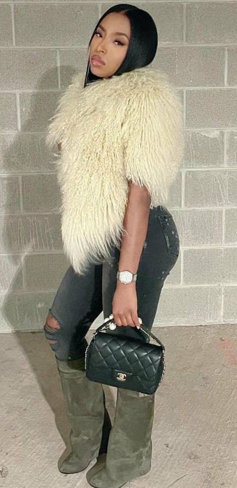 Baddie Winter Club Outfits, Black Boots Black Dress, Pink Trench Coat Outfit Winter, Nyc Looks Outfits Winter, Kiki Boots Outfit, Winter Going Out Outfit Black Women, Givenchy Bag Outfit, Sneaker Outfits Black Women, Dess Dior Outfits