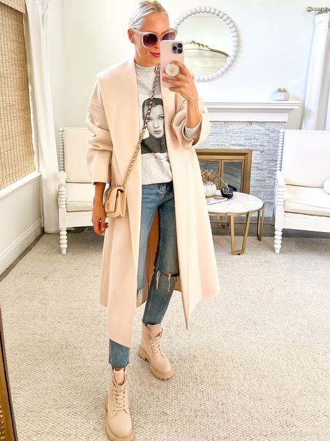 Styling Cream Combat Boots, Light Tan Combat Boots Outfit, Neutral Combat Boots Outfit, Lv Desert Boots Women Outfit, Pink Combat Boots Outfit Winter, White Army Boots Outfit, Taupe Combat Boots Outfit, Beige Lace Up Boots Outfit, Tan Combat Boot Outfits