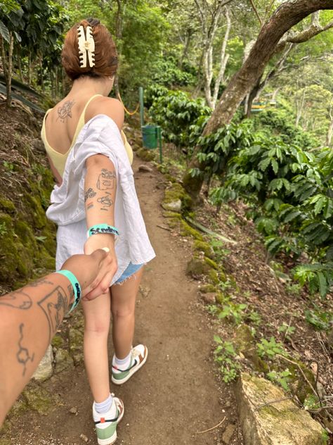 #fashion #costarica #travel #tattoos #wlw #lesbian #lover #couplepicideas #hiking #trail Summer With Girlfriend, Lesbian Travel Photography, Wlw Camping, Wlw Travel Aesthetic, Wlw Vacation, Wlw Travel, Wlw Summer, Wlw Goals, Wlw Date