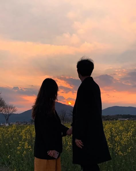 Cute Couple Pics Korean Faceless, Epiphany Aesthetic, Ullzang Couples, Dream Dates, Couple Moments, Ulzzang Couple, Korean Couple, Couple Wallpaper, Couples Poses For Pictures