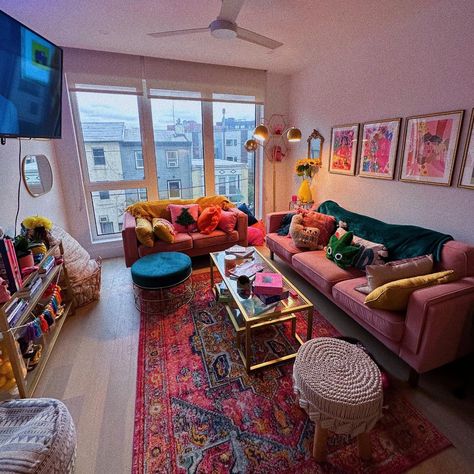 Girlie Apartment, Colorful Apartment, Deco Studio, Budget Apartment, Dream Apartment Decor, House Apartment, Future Apartment Decor, Colourful Living Room, Apartment Aesthetic