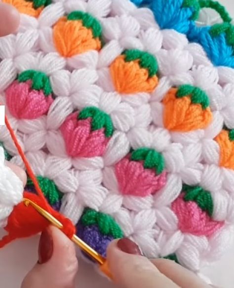 Love to Crochet a Strawberry Stitch - Tutorial Crochet A Strawberry, Strawberry Stitch, Strawberry Crochet, Bobble Stitch Crochet, Crochet Pattern Tutorial, Loom Knitting Projects, Crochet Strawberry, Stitch Tutorial, Crochet Goodies