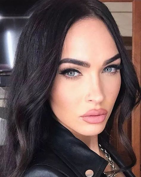 Mega Fox, Megan Fox Style, Megan Denise Fox, Short Lashes, House Of Lashes, Jennifer's Body, Wispy Lashes, Megan Fox, Dark Hair