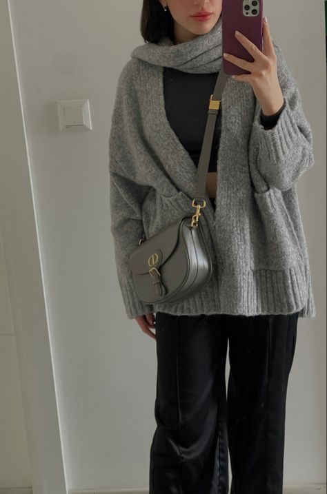 Old Money Style Bags, Gray Bag Outfit, Dior Bobby Bag Outfit, Grey Purse Outfit, Grey Bag Outfit, Old Money Cardigan, Outfits With Grey Cardigan, Dior Bobby Bag, Bobby Bag