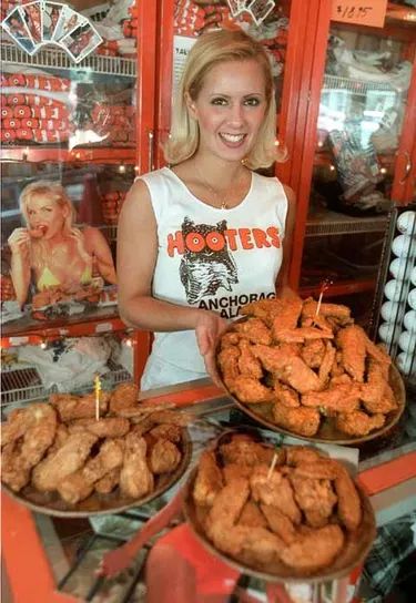 How to Make Hooters Chicken Wings | eHow Hot Wings In The Oven, Hooters Wings Recipe, Hooters Wings, Buffalo Chicken Wings Recipe, Chicken Wing Recipes Fried, Hot Wing Recipe, Hot Wing Sauces, Wings In The Oven, Cooking Chicken Wings