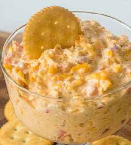 Southern Pimento Cheese Southern Pimento Cheese Recipe, Southern Pimento Cheese, Pimento Cheese Recipe, Pimento Cheese Dip, Vegetable Dips, Pimento Cheese Recipes, Cooking Panda, Pimiento Cheese, Southern Dishes