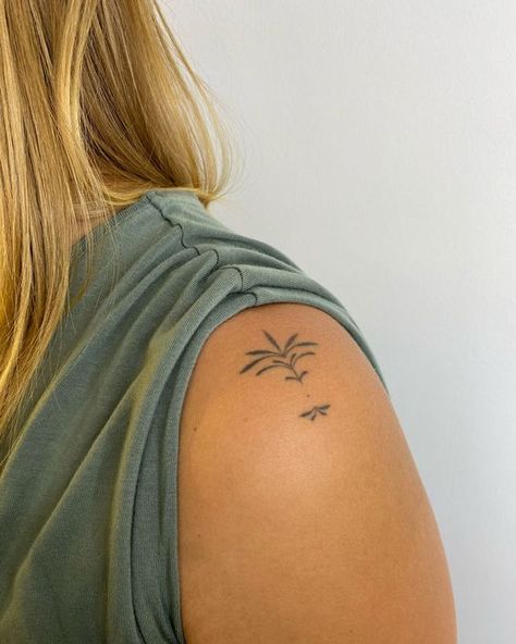 Fineline Tattoo Ideas, Fineline Tattoo, Handpoke Tattoo, Discreet Tattoos, Dainty Tattoos, Subtle Tattoos, Feminine Tattoos, Spiritual Meaning, Little Tattoos