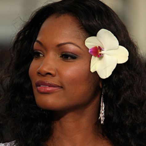 'Go There' Wednesdays: Floral Hair Accessories Flower Behind Ear, Floral Hair Accessories, Garcelle Beauvais, H2o Mermaids, The Deep South, Floral Accessories Hair, Deep South, Billie Holiday, Black Femininity