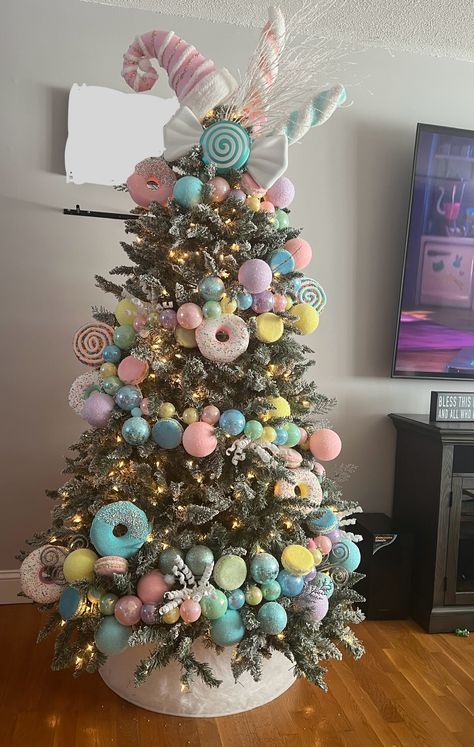 Candy Land Christmas Tree Decorations, Candy Themed Christmas Tree Skirt, Diy Candy Ornaments Christmas Tree, Candy Land Tree Topper Ideas, Pastel Candy Land Christmas, Christmas Tree Ideas Candyland, Candy Themed Christmas Tree Diy, Ice Cream Christmas Tree, Christmas Decor Candy Theme