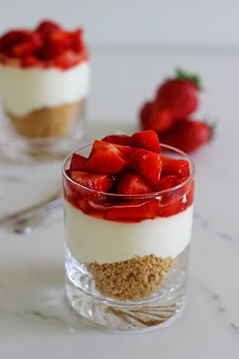 No bake strawberry cheesecake for 2 - the perfect small batch easy dessert #smallbatch #cheesecake #dessertfortwo #nobake #dessert #strawberries Desserts With Cherries, Mini Cherry Cheesecakes, Cheesecake Trifle, Dessert Mini, Cheesecake Pudding, Trifle Desserts, Individual Desserts, Trifle Recipe, Cherry Cheesecake