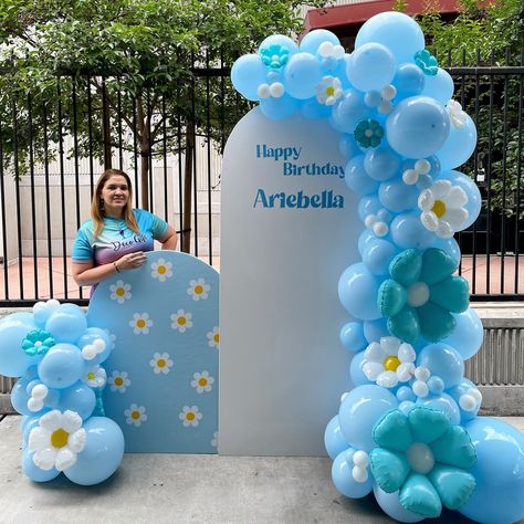 Blue Birthday Themes, Daisy Decorations, Balloon Arrangements, Baby Boy 1st Birthday, Blue Birthday, 12th Birthday, 11th Birthday, Balloon Decorations Party, Birthday Backdrop