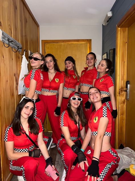 6 People Costume Ideas, F1 Costume Women, F1 Halloween Costume, Halloween Costumes For 6 People, Formula 1 Halloween Costume, F1 Costume, Group Halloween Costume Ideas, Carnaval Outfit, Cute Group Halloween Costumes