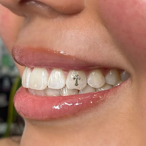 Chrome Hearts Grills, Cross Grillz, Cross Tooth Gem, Chrome Hearts Cross Tattoo, Gold Chrome Hearts, Chrome Hearts Tattoo, Chrome Hearts Aesthetic, Chrome Hearts Fashion, Chrome Hearts Cross