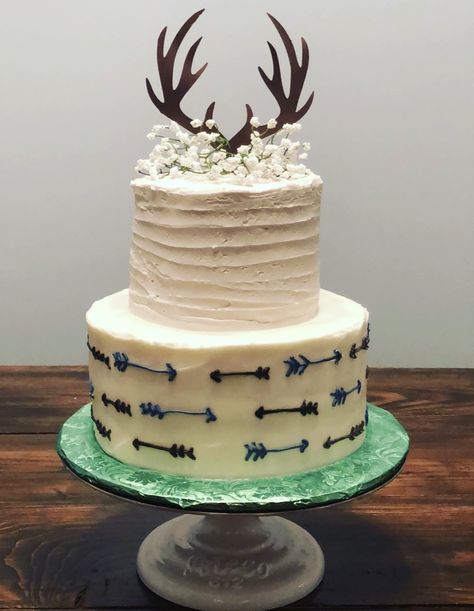 Buck and arrows baby shower cake Baby Shower Kuchen, Rustic Baby Shower Cake, Camo Cakes, Arrow Baby Shower, Bos Baby, Baby Shower Ideas For Boys, Baby Shower Camo, Country Baby Shower, Deer Baby Showers