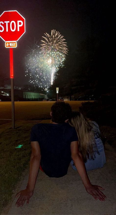 Cute Firework Pictures With Boyfriend, 4th Of July Bf Pics, Fireworks Pictures Couple, Cute Couple Poses 4th Of July, Fourth Of July With Boyfriend, 4th Of July With Boyfriend, Fourth Of July Astetic, 4th Of July Fireworks Pictures, Cute Photo Ideas For Couples