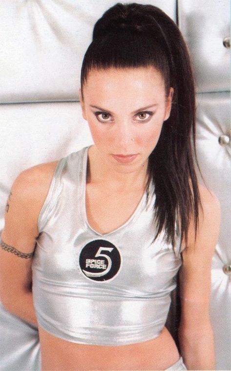 Mel C - Sporty Spice in Spiceworld: The Movie Book 1997 #SpiceGirls Mel C Spice Girl, Dyke Fashion, Sarah Harding, Melanie C, The Spice Girls, Geri Halliwell, Sporty Spice, Stevie Nicks, Spice Girls